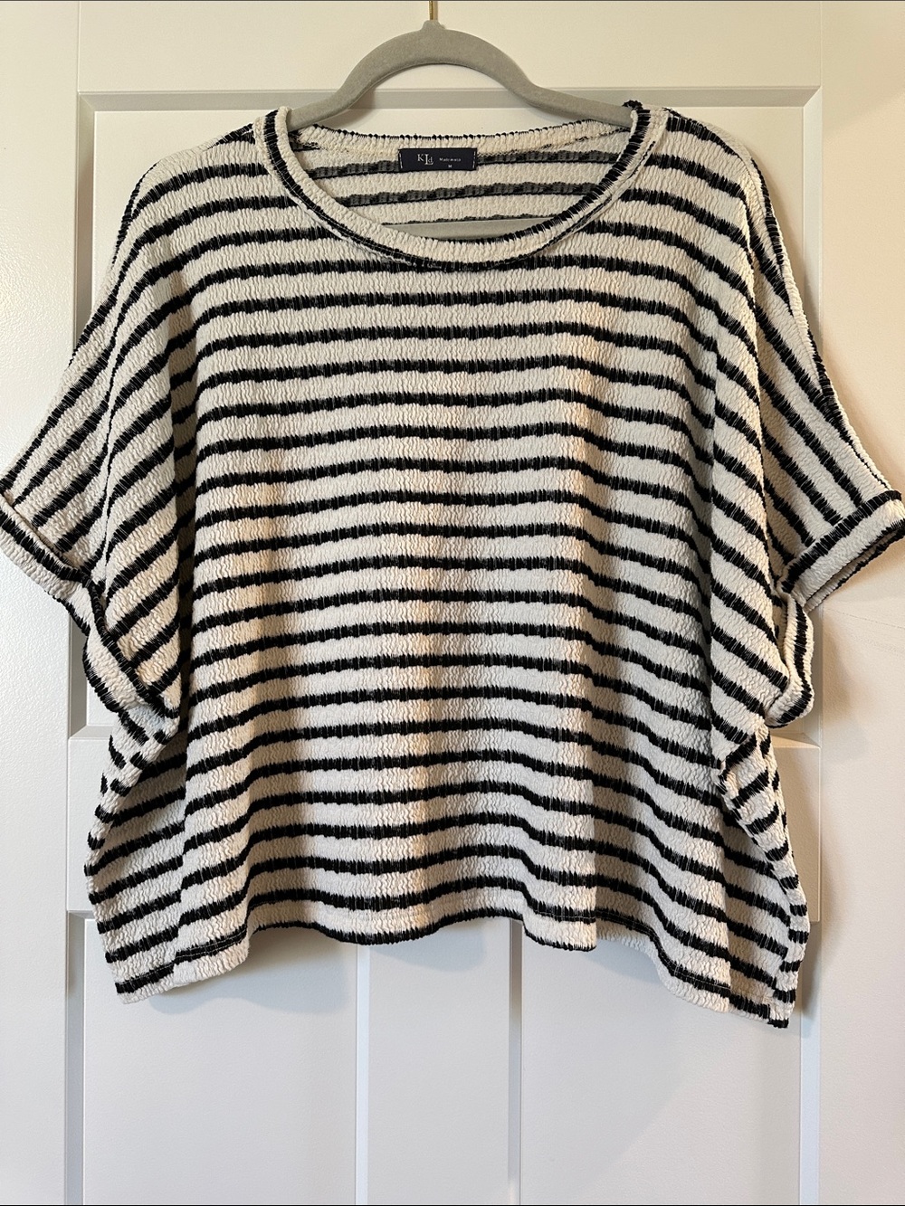 KLd Short Sleeve Top, Size Medium